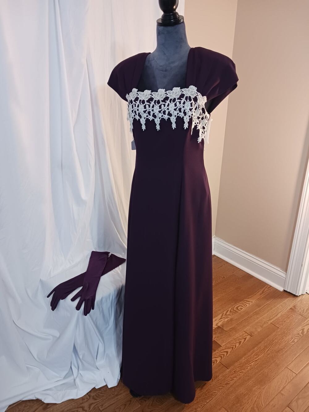 Unbranded Formal gown with gloves, size 11/12